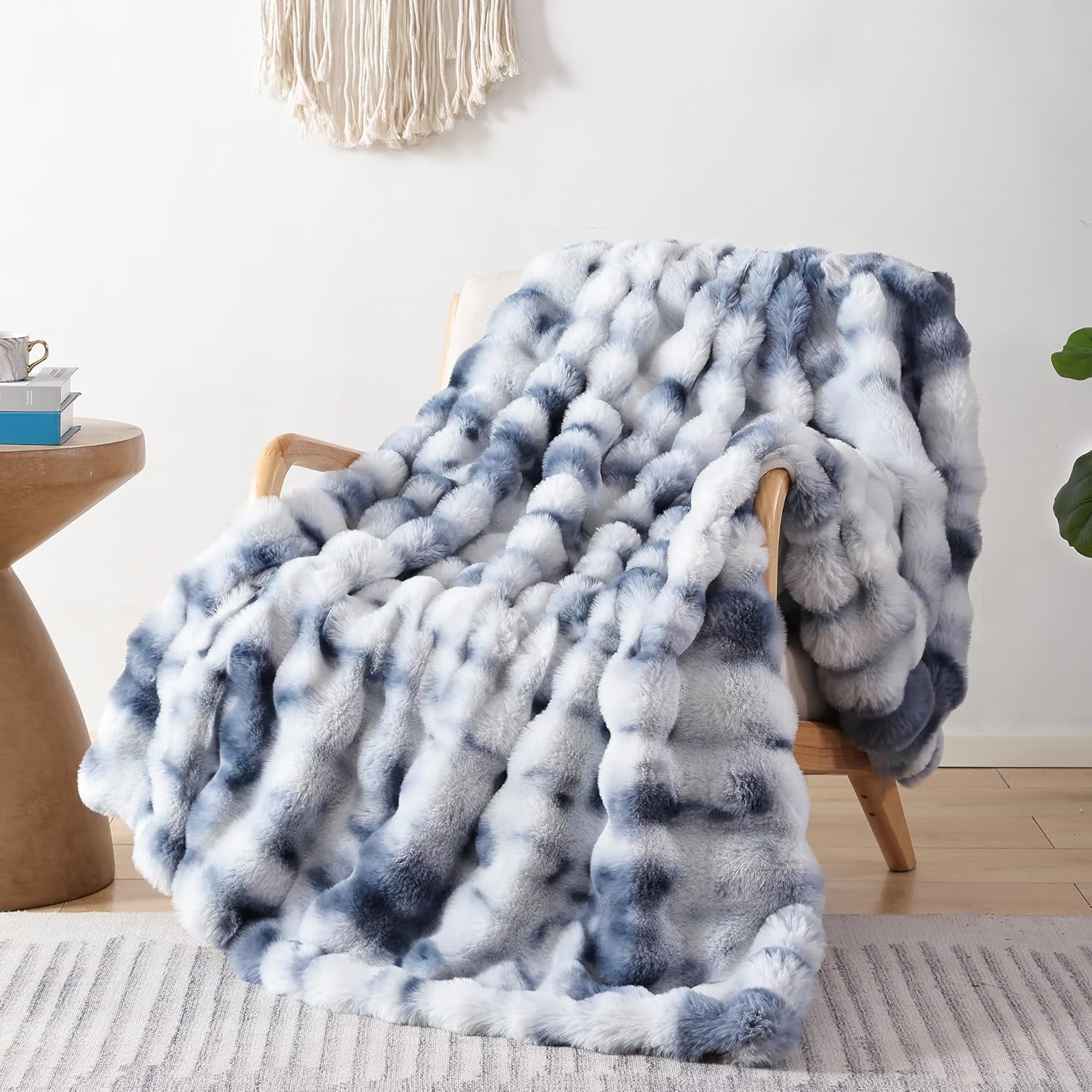 Faux Fur Fall Throw for Couch - Burnt Orange Bubble Blanket 50"X60" | Fluffy Plush Fuzzy Throw for Sofa & Bed, Super Soft Cozy Comfrt Blanket, Luxury Aesthetic Burnt Orange Decor Gift for Women
